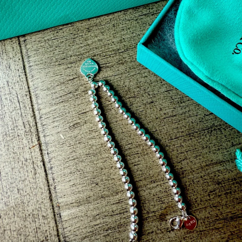 New Tiffany & Co. Pink Enamel Heart Silver Bead Bracelet - Picture 3 of 7